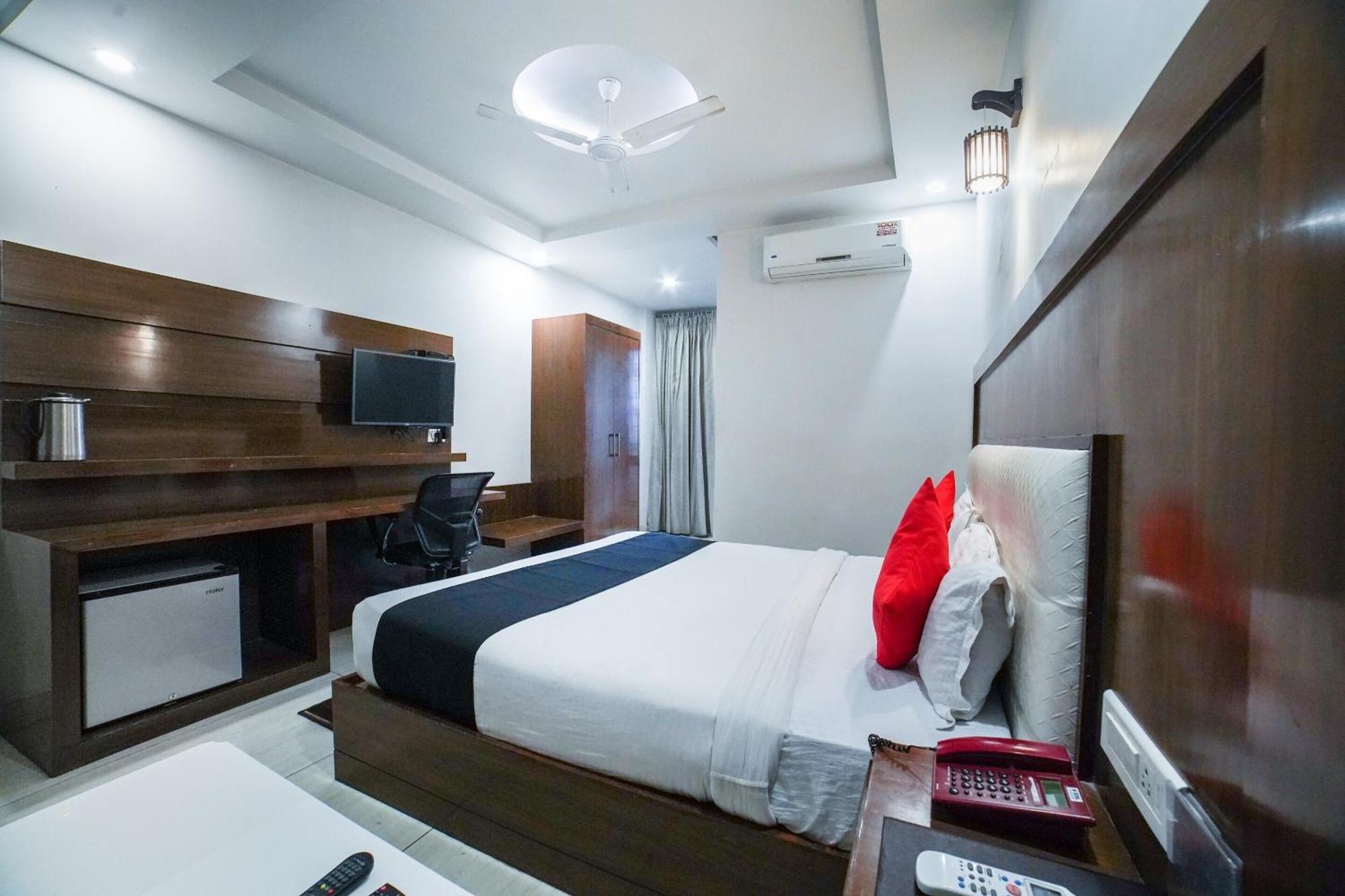 Hotel Collection O Prem Ratna Déhrádún Exteriér fotografie