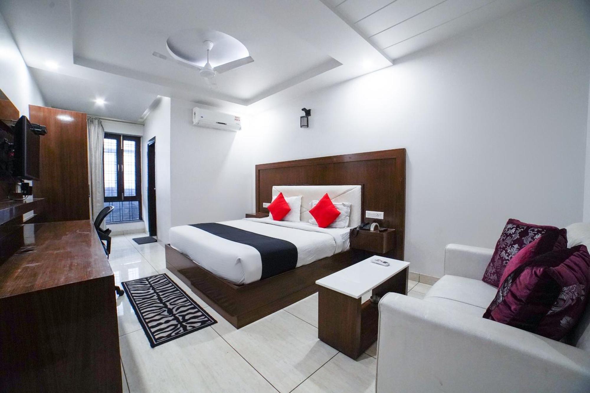 Hotel Collection O Prem Ratna Déhrádún Exteriér fotografie