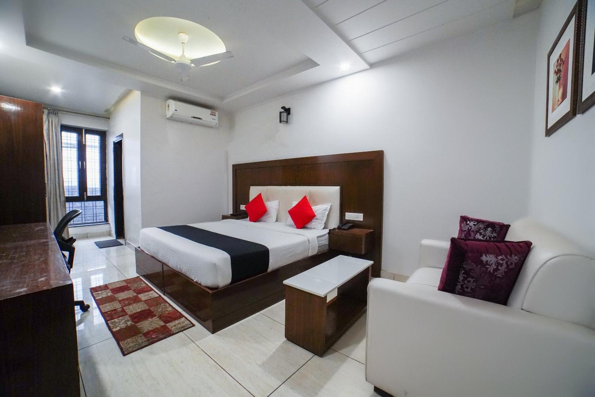 Hotel Collection O Prem Ratna Déhrádún Exteriér fotografie