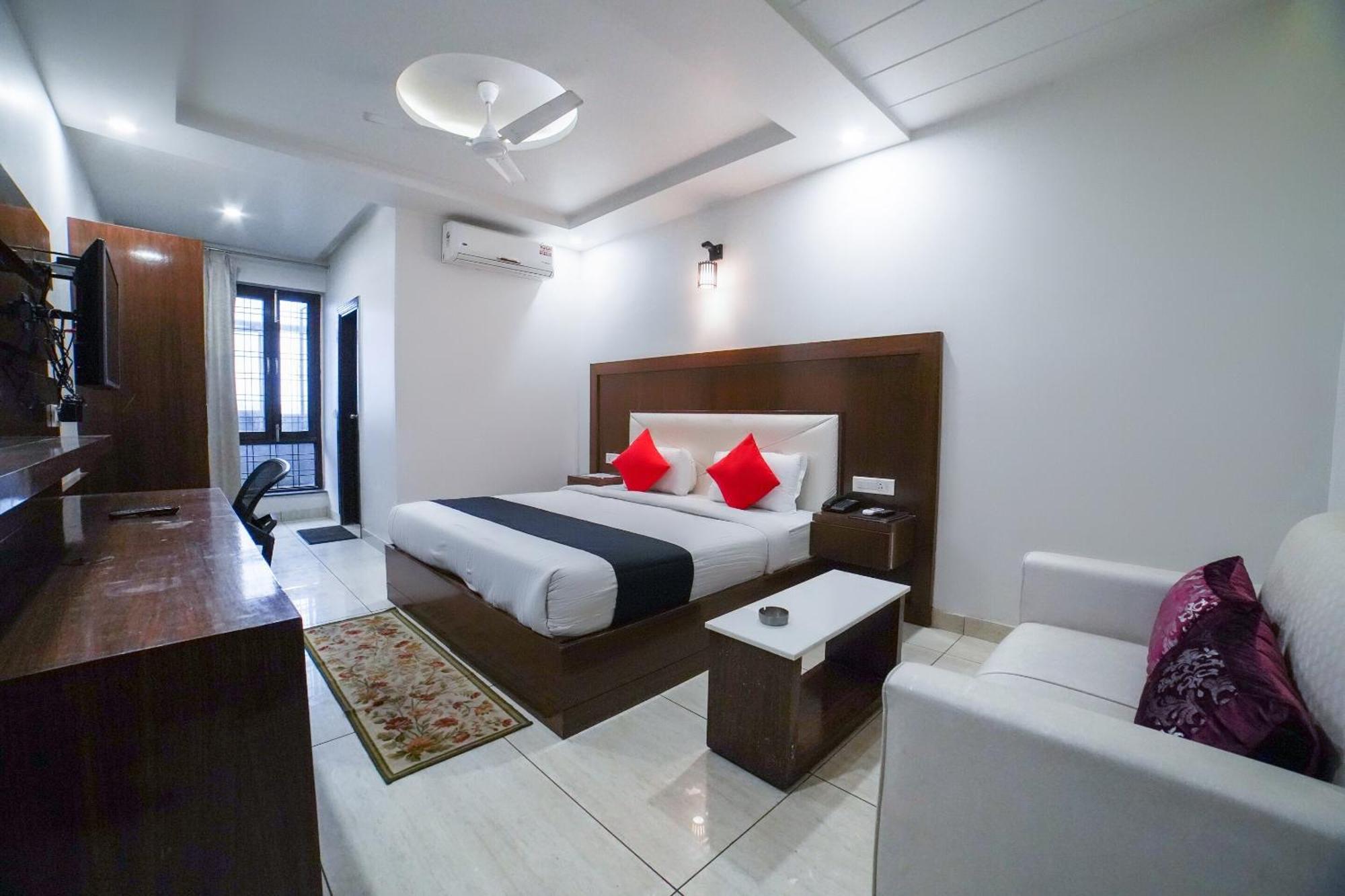 Hotel Collection O Prem Ratna Déhrádún Exteriér fotografie
