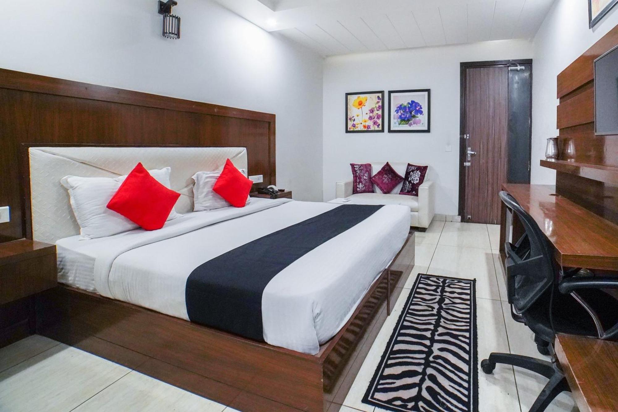 Hotel Collection O Prem Ratna Déhrádún Exteriér fotografie