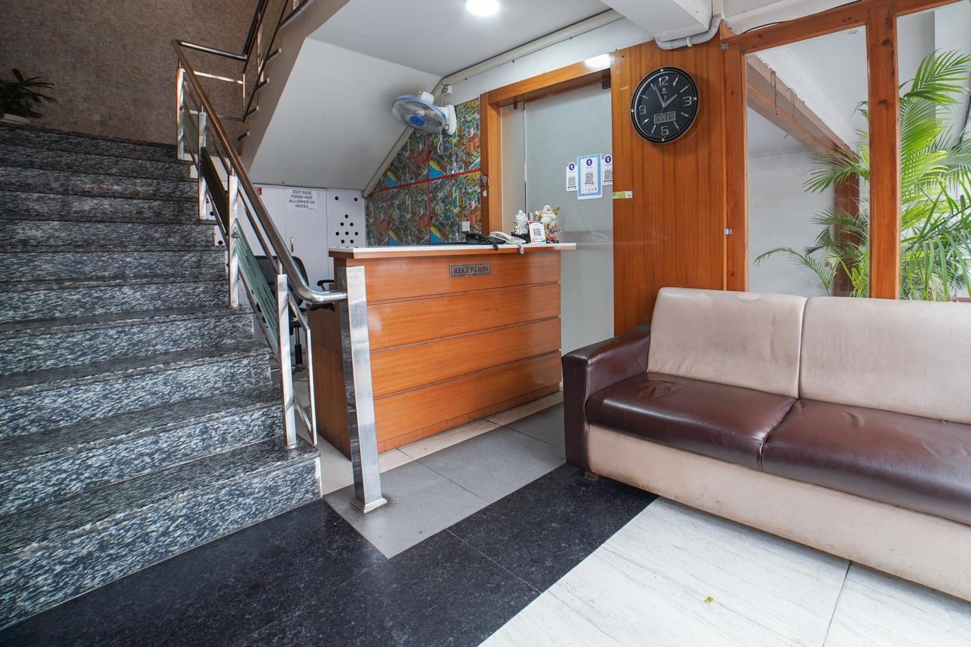 Hotel Collection O Prem Ratna Déhrádún Exteriér fotografie