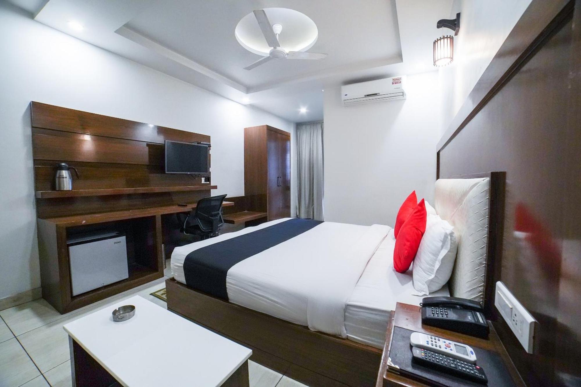Hotel Collection O Prem Ratna Déhrádún Exteriér fotografie